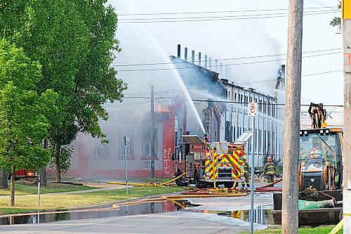 MIKE DEAL / WINNIPEG FREE PRESS
WFPS crews try to douse a large fire in the block on the southwest corner of Sutherland Avenue and Maple Street North Tuesday morning. 
230704 - Tuesday, July 4, 2023. 