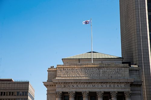 MIKAELA MACKENZIE / WINNIPEG FREE PRESS Files
A Métis flag flies above the BMO building at Portage and Main in Winnipeg on Tuesday, May 12, 2020. 



Winnipeg Free Press 2020