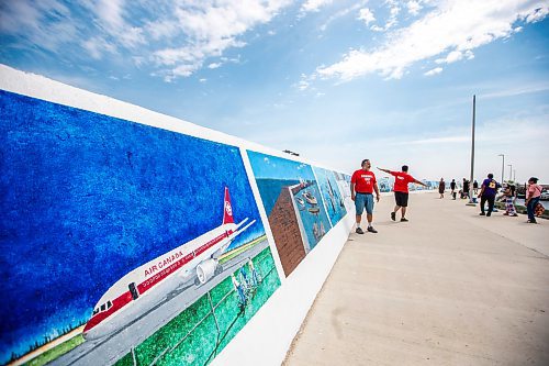 MIKAELA MACKENZIE / WINNIPEG FREE PRESS

Art Zuke (left) and Kerry Seabrook at the pier in Gimli on Monday, July 3, 2023. For Jen story.
Winnipeg Free Press 2023.