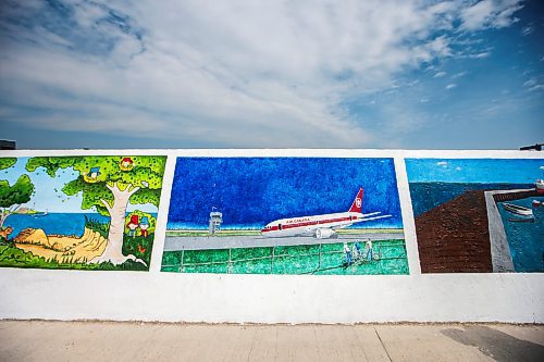 MIKAELA MACKENZIE / WINNIPEG FREE PRESS

A mural of the boys on their bikes is painted on the pier in Gimli on Monday, July 3, 2023. For Jen story.
Winnipeg Free Press 2023.