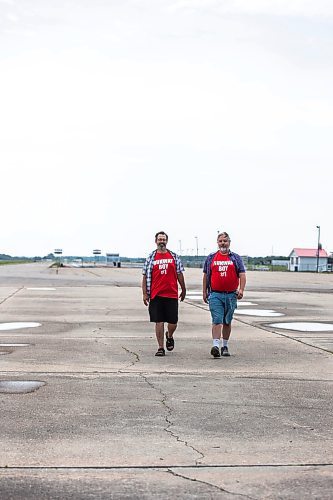 MIKAELA MACKENZIE / WINNIPEG FREE PRESS

Kerry Seabrook (left) and Art Zuke at the drag strip in Gimli on Monday, July 3, 2023. For Jen story.
Winnipeg Free Press 2023.