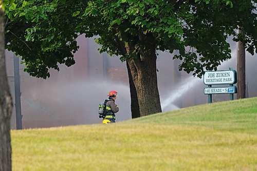 MIKE DEAL / WINNIPEG FREE PRESS
WFPS crews try to douse a large fire in the block on the southwest corner of Sutherland Avenue and Maple Street North Tuesday morning. 
230704 - Tuesday, July 4, 2023. 