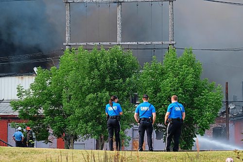 MIKE DEAL / WINNIPEG FREE PRESS
WFPS crews try to douse a large fire in the block on the southwest corner of Sutherland Avenue and Maple Street North Tuesday morning. 
230704 - Tuesday, July 4, 2023. 