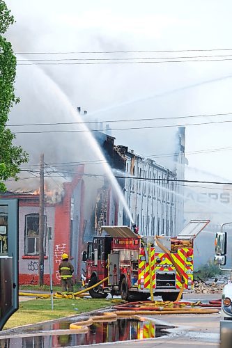 MIKE DEAL / WINNIPEG FREE PRESS
WFPS crews try to douse a large fire in the block on the southwest corner of Sutherland Avenue and Maple Street North Tuesday morning. 
230704 - Tuesday, July 4, 2023. 