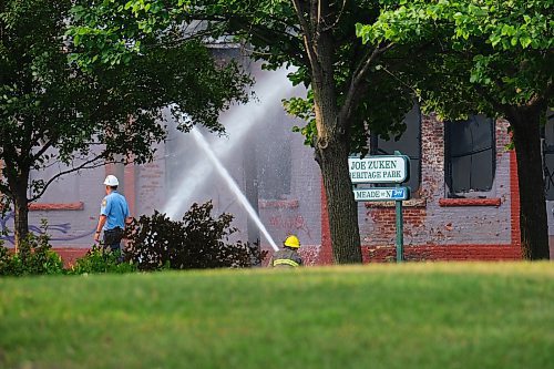 MIKE DEAL / WINNIPEG FREE PRESS
WFPS crews try to douse a large fire in the block on the southwest corner of Sutherland Avenue and Maple Street North Tuesday morning. 
230704 - Tuesday, July 4, 2023. 