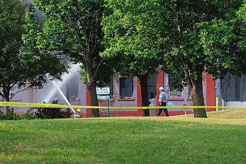 MIKE DEAL / WINNIPEG FREE PRESS
WFPS crews try to douse a large fire in the block on the southwest corner of Sutherland Avenue and Maple Street North Tuesday morning. 
230704 - Tuesday, July 4, 2023. 