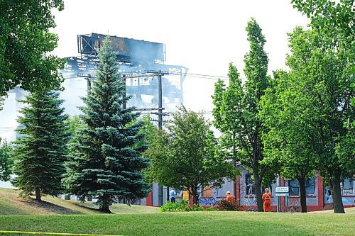 MIKE DEAL / WINNIPEG FREE PRESS
WFPS crews try to douse a large fire in the block on the southwest corner of Sutherland Avenue and Maple Street North Tuesday morning. 
230704 - Tuesday, July 4, 2023. 
