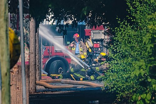 MIKE DEAL / WINNIPEG FREE PRESS
WFPS crews try to douse a large fire in the block on the southwest corner of Sutherland Avenue and Maple Street North Tuesday morning. 
230704 - Tuesday, July 04, 2023.