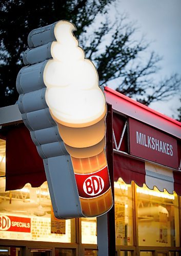 JOHN WOODS / WINNIPEG FREE PRESS
People buy ice cream treats at the Bridge Drive Inn (BDI) in Winnipeg Tuesday, July 4, 2023. 

Reporter: gillmor