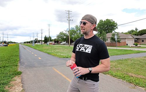 RUTH BONNEVILLE / WINNIPEG FREE PRESS

Local - Coyote attacks

Photo of Will Penner who lives and skate boards  along the Raleigh Cycling path Wednesday.  

For story on presser with Staff Sgt. Graeme Smith, Winnipeg District, Manitoba Natural Resources and Northern Development Conservation Officer, updating the public on Coyote attacks Wednesday on 653 Knowles Ave.


July 5th,  2023
