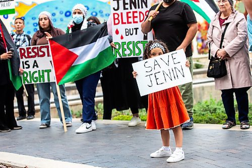 MIKAELA MACKENZIE / WINNIPEG FREE PRESS

Rayanne Hejja, three, takes part in a rally denouncing the Israeli military invasion of Jenin at City Hall in Winnipeg on Wednesday, July 5, 2023.  Standup.
Winnipeg Free Press 2023.