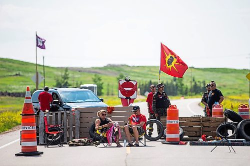 MIKAELA MACKENZIE / WINNIPEG FREE PRESS

Melissa and George Robinson sit at the head of a blockade closing off Brady Landfill after the province announced that they will not be funding a landfill search for the murdered women on Thursday, July 6, 2023.  For Chris Kitching story.
Winnipeg Free Press 2023.