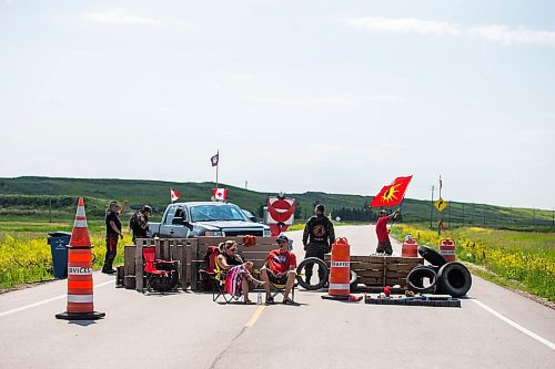 MIKAELA MACKENZIE / WINNIPEG FREE PRESS

Melissa and George Robinson sit at the head of a blockade closing off Brady Landfill after the province announced that they will not be funding a landfill search for the murdered women on Thursday, July 6, 2023.  For Chris Kitching story.
Winnipeg Free Press 2023.