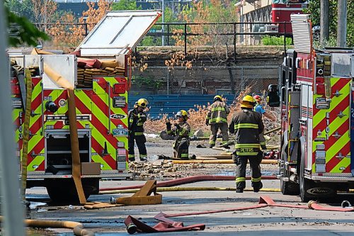 MIKE DEAL / WINNIPEG FREE PRESS
WFPS crews try to douse a large fire in the block on the southwest corner of Sutherland Avenue and Maple Street North Tuesday morning. 
230704 - Tuesday, July 4, 2023. 
