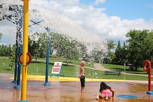 Five-year-old Parker Robinson waits for the big splash at Rideau Park in Brandon on Friday. (Michele McDougall/The Brandon Sun)
