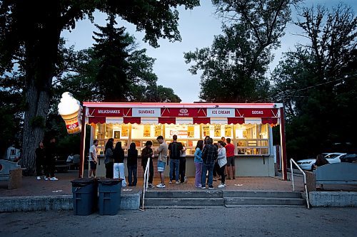 JOHN WOODS / WINNIPEG FREE PRESS
People buy ice cream treats at the Bridge Drive Inn (BDI) in Winnipeg Tuesday, July 4, 2023. 

Reporter: gillmor