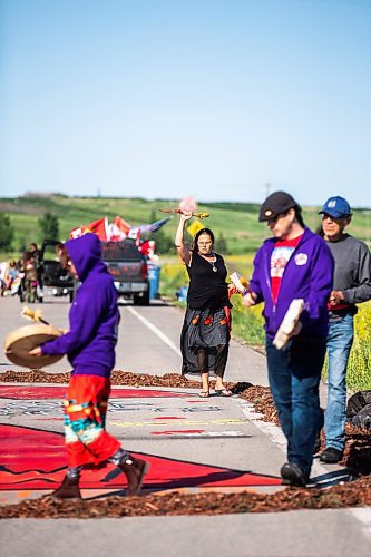 MIKAELA MACKENZIE / WINNIPEG FREE PRESS

Terri-Lee Bousquet sings at the Brady Road blockade on Monday, July 10, 2023.  For Chris Kitching story.
Winnipeg Free Press 2023.