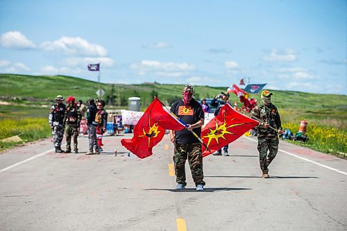 MIKAELA MACKENZIE / WINNIPEG FREE PRESS

Activists blockade Brady Road on Monday, July 10, 2023.  For Chris Kitching story.
Winnipeg Free Press 2023.