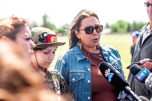 MIKAELA MACKENZIE / WINNIPEG FREE PRESS

Melissa Robinson (left), Cambria Harris, and Long Plain Chief Kyra Wilson speak with the media at the Brady Road blockade on Monday, July 10, 2023.  For Chris Kitching story.
Winnipeg Free Press 2023.