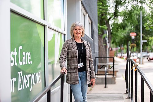 MIKAELA MACKENZIE / WINNIPEG FREE PRESS

Bev Duthoit, a welcome volunteer at Klinic Community Health, on Tuesday, July 11, 2023.  For Aaron Epp story.
Winnipeg Free Press 2023.