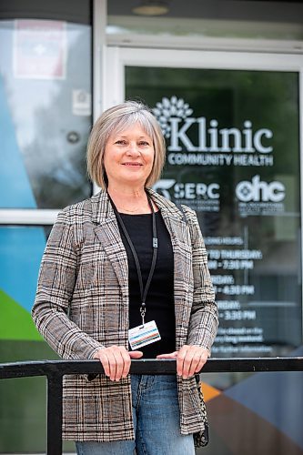 MIKAELA MACKENZIE / WINNIPEG FREE PRESS

Bev Duthoit, a welcome volunteer at Klinic Community Health, on Tuesday, July 11, 2023.  For Aaron Epp story.
Winnipeg Free Press 2023.