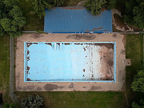 11072023
The Kiwanis Pool on 13th Street in Brandon sits empty and unused, as seen from above on Tuesday. (Tim Smith/The Brandon Sun)