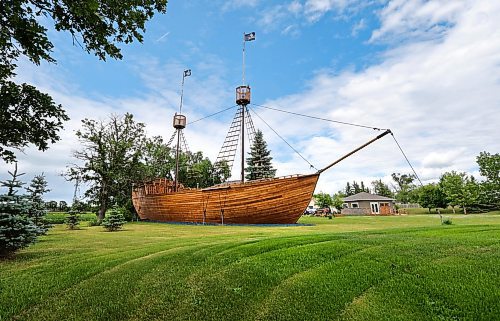 RUTH BONNEVILLE / WINNIPEG FREE PRESS
Doug Cook’s full-scale wooden ship is 23 metres long, from stem to stern. 