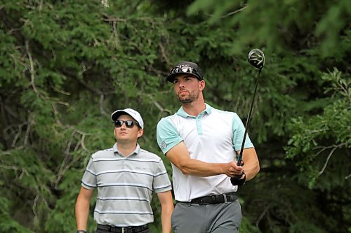 Brandon's Drew Jones finished second in the provincial men's mid-amateur for the second straight year as Patrick Perrin, left, won by a shot. (Thomas Friesen/The Brandon Sun)