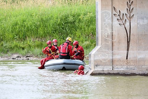 Students with the Manitoba Emergency Services College prepare to rescue a fellow student from the waters of the Assiniboine River as part of course-end life-saving training exercises near the walking bridge at the Riverbank Discovery Centre trails. Ten students and their evaluators took part in the all-day excercises between Dinsdale Park and the bridge on Wednesday. These exercises will continue in Brandon and Rivers until July 19. (Matt Goerzen/The Brandon Sun)