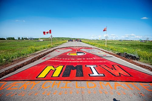 MIKAELA MACKENZIE / WINNIPEG FREE PRESS

Activists blockade Brady Road on Monday, July 10, 2023.  For Chris Kitching story.
Winnipeg Free Press 2023.