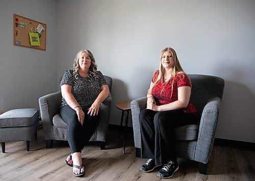 JESSICA LEE / WINNIPEG FREE PRESS

Megan Wallace, Supports for Seniors supervisor (in grey), and Lexi Golembioski, program coordinator, pose for a photo July 12, 2023 at the Good Neighbours Active Living Centre.

Reporter: Tessa