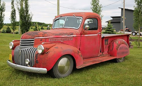 A 1946 Chevrolet half-ton owned by Brandon's Jim Stewart has the original body, with everything on the inside that has been rebuilt near Brandon on Wednesday. Stewart will be one of hundreds of car enthusiasts at this weekend's Western Canada Power Cruise in Medicine Hat, AB. (Michele McDougall/The Brandon Sun)



