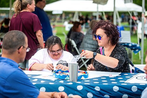 MIKAELA MACKENZIE / WINNIPEG FREE PRESS

Lisa Bergen (left) and Stephanie Magnusson make signs at the Disability Matters Vote Campaign at The Forks on Thursday, July 13, 2023. Standup.
Winnipeg Free Press 2023.