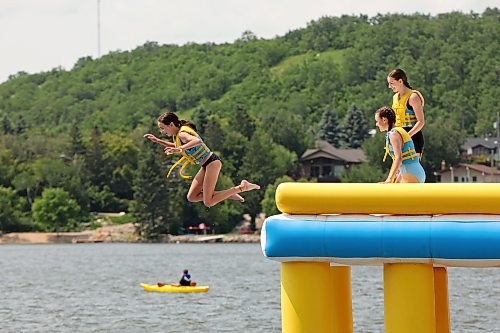 13072023
Twelve-year-old Eastyn Beach leaps off a tower while playing with family at the Splish Splash Water Park at Minnedosa Lake on a sunny Thursday. (Tim Smith/The Brandon Sun)