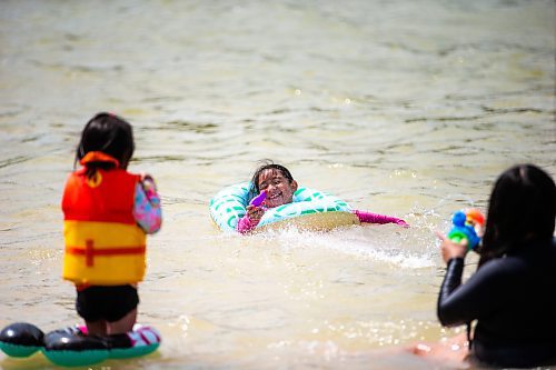 MIKAELA MACKENZIE / WINNIPEG FREE PRESS

Jennah (left, three), Juliette (seven), and Jessie (15) Daquil play in the water at the beach at Bird&#x573; Hill Provincial Park, which has now been raked but previously had complaints about excessive goose poop, on Friday, July 14, 2023. For Danielle story.
Winnipeg Free Press 2023.