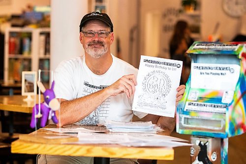 MIKAELA MACKENZIE / WINNIPEG FREE PRESS

Murray Hunter, editor of the Jenny Revue (an independent Fringe Festival review platform that has been operating for 30 years), at Across the Board Cafe on Friday, July 14, 2023. For Eva Wasney story.
Winnipeg Free Press 2023.