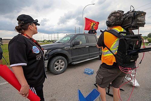 RUTH BONNEVILLE / WINNIPEG FREE PRESS

Local  - Brady landfill

Supporters of the Brady landfill protest make their way past the blockade Friday.

A blockade remains along the road to the entrance of of Winnipeg's Brady landfill site Friday. 

July 14th,  2023
