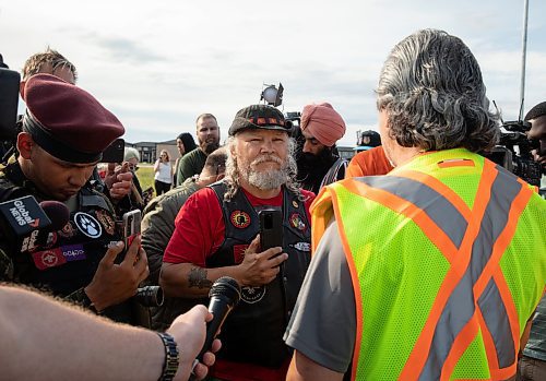 JESSICA LEE / WINNIPEG FREE PRESS

Joseph Munro chats with a police liaison at Brady Road July 14, 2023 after the police liaison tells the protestors they have to leave.

Reporter: Chris Kitching