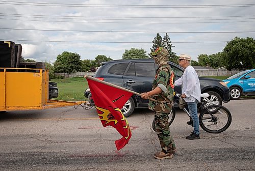 JESSICA LEE / WINNIPEG FREE PRESS

A car towing junk drives past the road protestors have blockaded at the Brady Landfill July 14, 2023.

Reporter: Chris Kitching