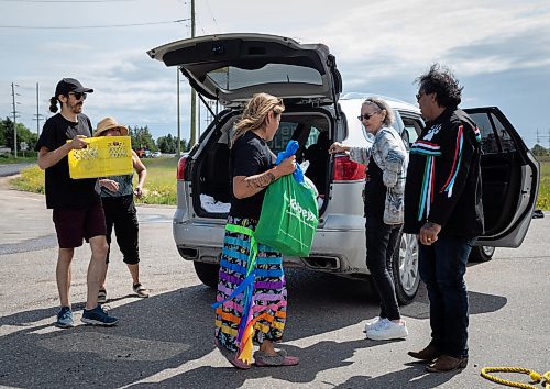 JESSICA LEE / WINNIPEG FREE PRESS

Community members and the public drop off supplies to the Brady Landfill protestors July 15, 2023.

Reporter: Cierra