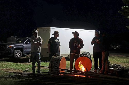14072023
Drummers warm the skins of their drums by a fire at the Sioux Valley Dakota Nation Dakota Oyate Wacipi Powwow as the temperature drops late Friday evening. 
(Tim Smith/The Brandon Sun)
