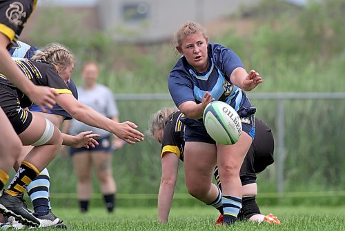 Haley Wakelam passes the ball. (Thomas Friesen/The Brandon Sun)