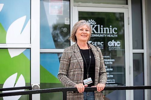 MIKAELA MACKENZIE / WINNIPEG FREE PRESS

Bev Duthoit, a welcome volunteer at Klinic Community Health, on Tuesday, July 11, 2023.  For Aaron Epp story.
Winnipeg Free Press 2023.