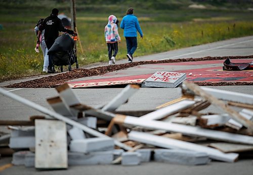 JOHN WOODS / WINNIPEG FREE PRESS
People head to a camp as they block a road to the city&#x573; Brady Road landfill despite a court injunction to vacate the area in Winnipeg, Sunday, June 16, 2023. The group is protesting the province&#x573; refusal to pay for a search a landfill.

Reporter: macintosh