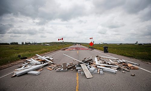 JOHN WOODS / WINNIPEG FREE PRESS
People still block a road to the city&#x573; Brady Road landfill despite a court injunction to vacate the area in Winnipeg, Sunday, July 16, 2023. The group is protesting the province&#x573; refusal to pay for a search a landfill.

Reporter: macintosh