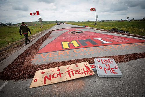 JOHN WOODS / WINNIPEG FREE PRESS
People still block a road to the city&#x573; Brady Road landfill despite a court injunction to vacate the area in Winnipeg, Sunday, July 16, 2023. The group is protesting the province&#x573; refusal to pay for a search a landfill.

Reporter: macintosh