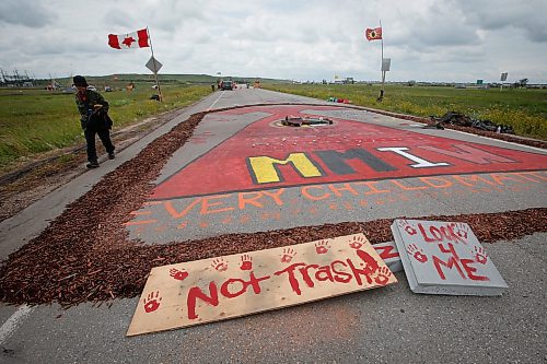 JOHN WOODS / WINNIPEG FREE PRESS
People still block a road to the city&#x573; Brady Road landfill despite a court injunction to vacate the area in Winnipeg, Sunday, July 16, 2023. The group is protesting the province&#x573; refusal to pay for a search a landfill.

Reporter: macintosh