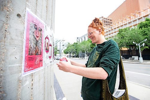 MIKAELA MACKENZIE / WINNIPEG FREE PRESS

Jae Janzen tapes up posters for their Fringe show, me:roar, at the RMTC on Monday, July 17, 2023. Standup.
Winnipeg Free Press 2023.