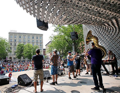 WAYNE GLOWACKI / WINNIPEG FREE PRESS



The Dirty Catfish Brass Band perform in the cube for Lunchtime Winnipeg Fringe Festival entertainment at Market Square in Winnipeg's Exchange District on Thursday.&#xa4;The Fringe Festival continues until July 30.       July 20   2017
