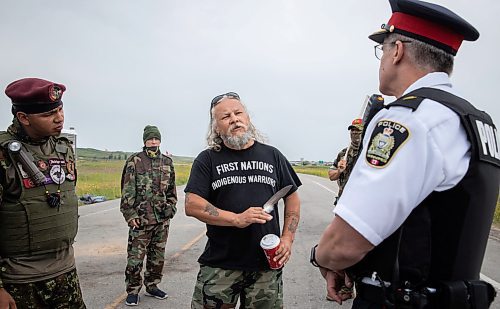 JESSICA LEE / WINNIPEG FREE PRESS

Insp. Gord Spado chats with protestor Joseph Munro (centre) July 18, 2023 after the removal of the blockade at Brady Landfill earlier that morning. Munro holds an eagle feather given to him by Chief of Pine Creek First Nation, Derek Nepinak.

Reporter: Chris Kitching